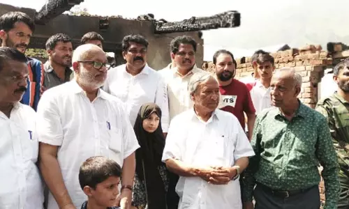 सीपीआई (एम) संसदीय दल ने उरी में गोलाबारी पीड़ितों से की मुलाकात