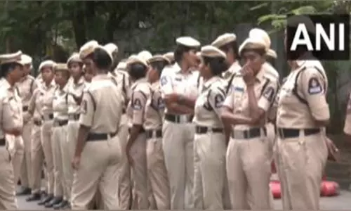 पीसी घोष आयोग के समक्ष के चंद्रशेखर राव की पेशी से पहले BRK भवन में पुलिस बल तैनात पीसी घोष आयोग के समक्ष के चंद्रशेखर राव की पेशी से पहले BRK भवन में पुलिस बल तैनात