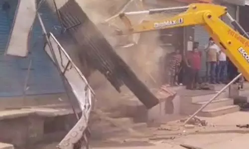अवैध अतिक्रमण के खिलाफ ताबड़तोड़ एक्शन, मचा हड़कंप!