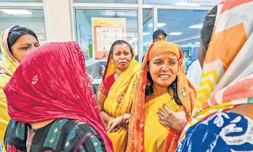 धार्मिक आयोजन बना त्रासदी, द्वारका अग्निकांड में तीन की मौत धार्मिक आयोजन बना त्रासदी, द्वारका अग्निकांड में तीन की मौत