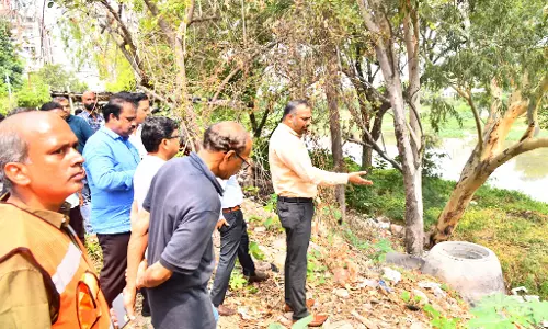 GHMC आयुक्त ने अट्टापुर की लक्ष्मी नगर कॉलोनी का निरीक्षण किया