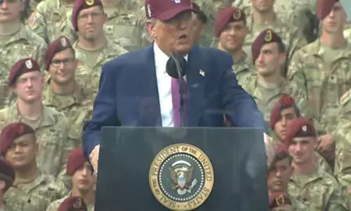Trump ने लॉस एंजिल्स में विरोध प्रदर्शनों को शांति और व्यवस्था पर पूर्ण हमला बताया