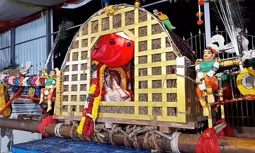 Tamil Nadu : करणथई करुणास्वामी मंदिर में एज़ूर पालकी उत्सव Tamil Nadu : करणथई करुणास्वामी मंदिर में एज़ूर पालकी उत्सव