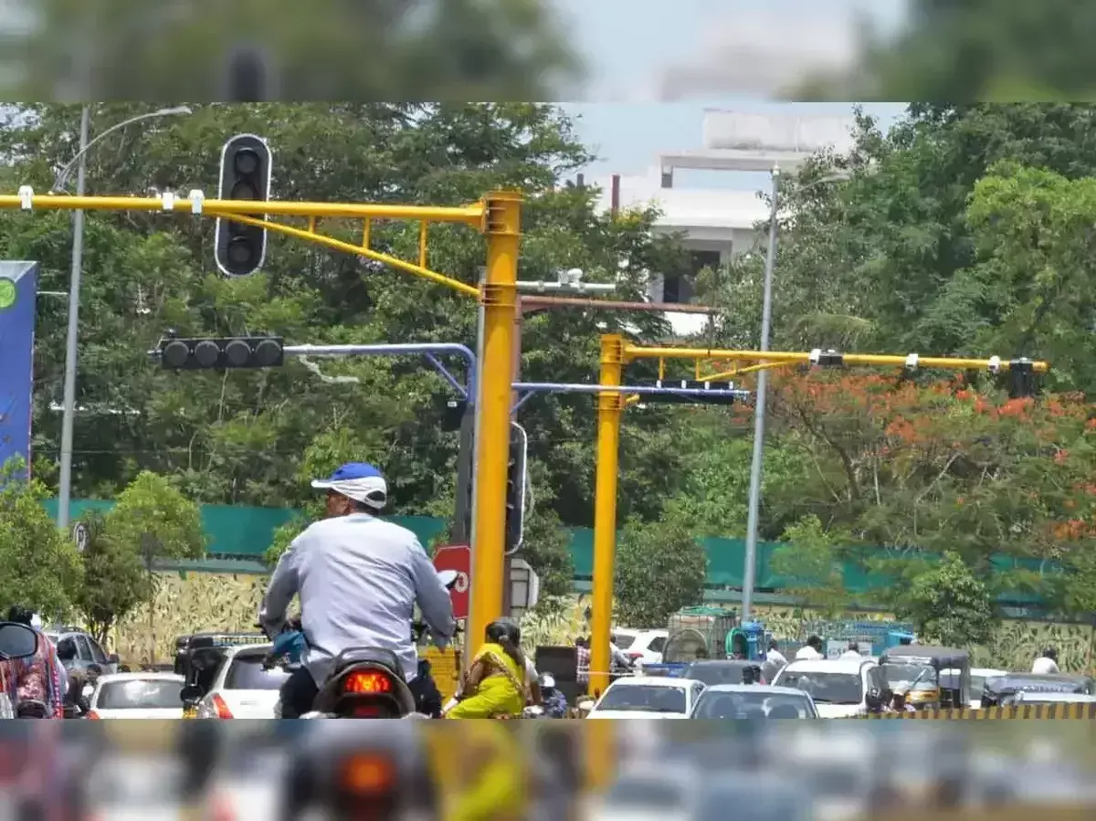 Kerala : एक साथ वाहनों का आवागमन, तेज रोशनी के कारण उल्लंघन का पता नहीं चल पाता