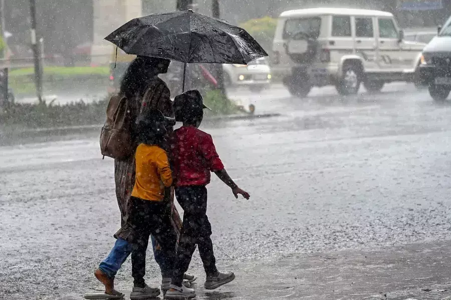 Kerala  में आज भारी बारिश की आशंका आईएमडी ने कन्नूर, कासरगोड के लिए