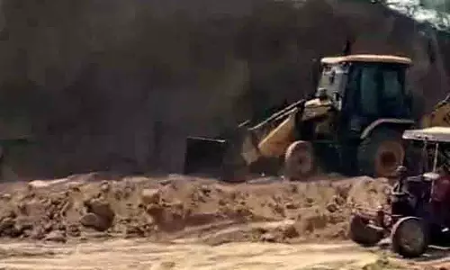 Abohar में रेत का अवैध उठाव, मेयर ने कहा- इसकी जानकारी नहीं Abohar में रेत का अवैध उठाव, मेयर ने कहा- इसकी जानकारी नहीं