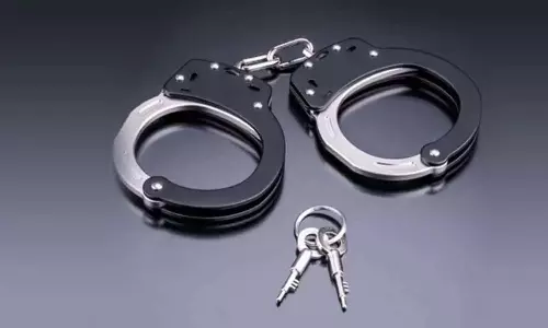 जबरन वसूली के आरोप में छात्र गिरफ्तार