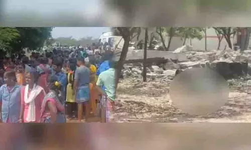 Virudhunagar पटाखा फैक्ट्री में विस्फोट से 3 की मौत, 3 घायल Virudhunagar पटाखा फैक्ट्री में विस्फोट से 3 की मौत, 3 घायल