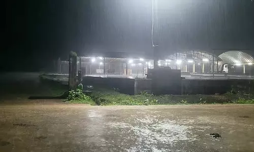 Karnataka : शहर के कई इलाकों में रातभर भारी बारिश Karnataka : शहर के कई इलाकों में रातभर भारी बारिश
