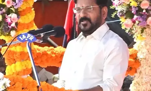 Revanth Reddy ने साइकिल गश्त और सामाजिक जागरूकता पहल के लिए वंगारा पुलिस की प्रशंसा की Revanth Reddy ने साइकिल गश्त और सामाजिक जागरूकता पहल के लिए वंगारा पुलिस की प्रशंसा की