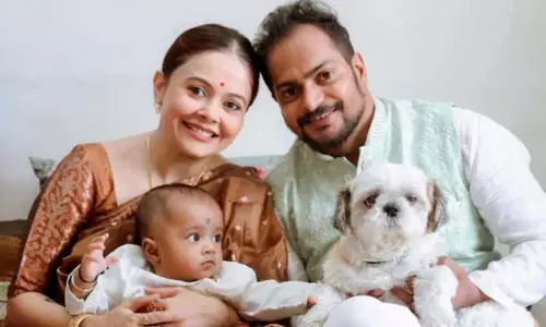 पहली बार दिखा देवोलीना के लाडले का चेहरा, अन्नप्राशन में छलकी खुशियाँ पहली बार दिखा देवोलीना के लाडले का चेहरा, अन्नप्राशन में छलकी खुशियाँ