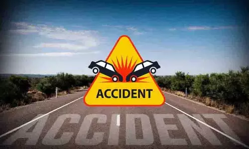 Hyderabad के याचारम के पास सड़क दुर्घटना में तीन लोगों की मौत