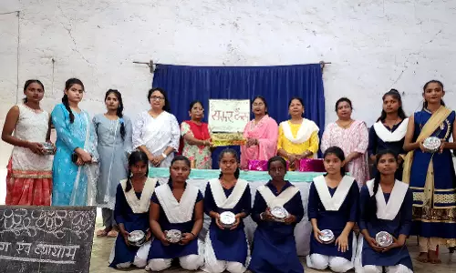 Farrukhabad: छात्राओं ने समर कैम्प में कम्प्यूटर, योगा, ब्लाक पेंटिंग करना सीखा Farrukhabad: छात्राओं ने समर कैम्प में कम्प्यूटर, योगा, ब्लाक पेंटिंग करना सीखा