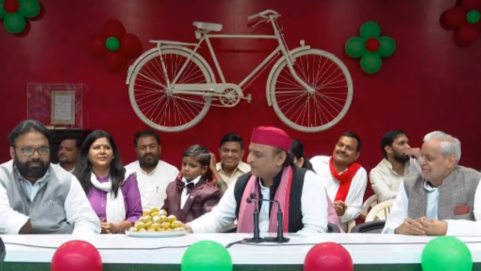 Farrukhabad: अखिलेश यादव का जन्मदिन इस बार समाजसेवा को समर्पित: डॉ. दिलीप यादव Farrukhabad: अखिलेश यादव का जन्मदिन इस बार समाजसेवा को समर्पित: डॉ. दिलीप यादव