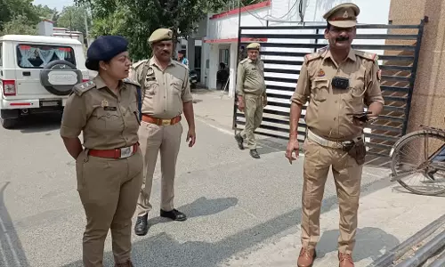Farrukhabad: यातायात प्रभारी ने पुलिसकर्मियों के कांटे चालान