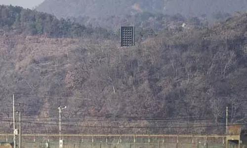 दक्षिण कोरियाई सेना ने किया उत्तर कोरिया के खिलाफ लाउडस्पीकर प्रसारण स्थगित दक्षिण कोरियाई सेना ने किया उत्तर कोरिया के खिलाफ लाउडस्पीकर प्रसारण स्थगित