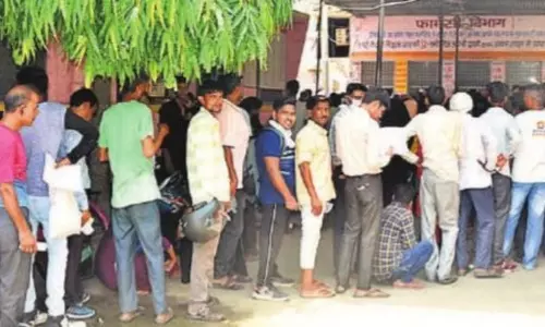 Bareilly: भीषण गर्मी मे जिला अस्पताल की ओपीडी मे मरीजों की बेतहाशा रही भीड
