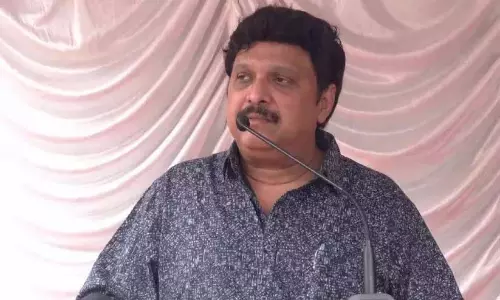 Kerala : फोन करने पर भी मंत्री ने नहीं उठाया फोन, कंट्रोल रूम के नौ लोगों का तबादला Kerala : फोन करने पर भी मंत्री ने नहीं उठाया फोन, कंट्रोल रूम के नौ लोगों का तबादला