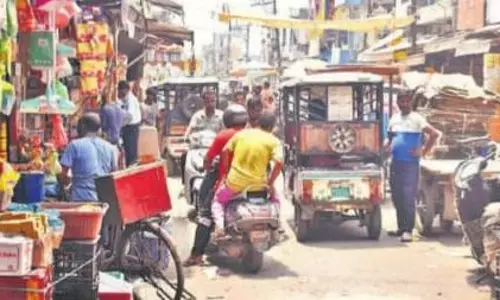 Bareilly: चौराहों पर अतिक्रमण हटाने के नाम पर सिर्फ खानापूरी Bareilly: चौराहों पर अतिक्रमण हटाने के नाम पर सिर्फ खानापूरी
