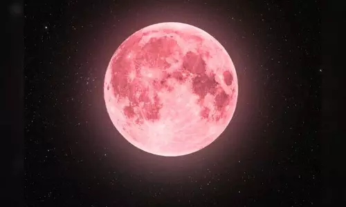 Strawberry Moon 2025: आज रात आसमान में दिखेगा रहस्यमयी स्ट्रॉबेरी मून