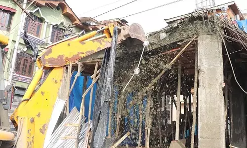 सड़क चौड़ीकरण परियोजना के लिए  J&K के पुछ में तोड़फोड़ अभियान