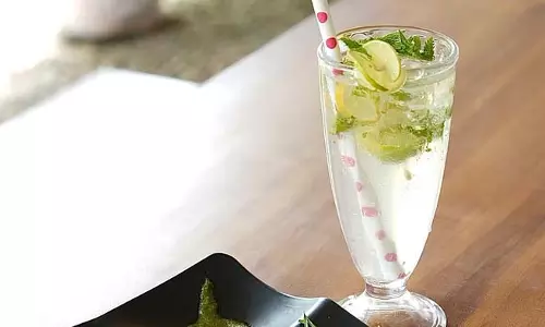 Refreshing Mint Mojito : घर पर बनाएं और पाएं इंस्टेंट फ्रेशनेस Refreshing Mint Mojito : घर पर बनाएं और पाएं इंस्टेंट फ्रेशनेस