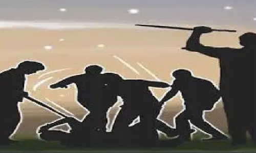 सरकारी श्मशान भूमि को लेकर भुवनेश्वर में हमला, युवक की हालत नाजुक सरकारी श्मशान भूमि को लेकर भुवनेश्वर में हमला, युवक की हालत नाजुक