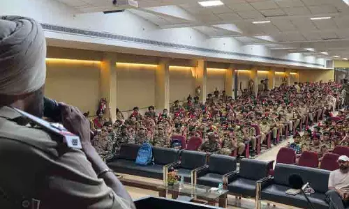 फगवाड़ा पुलिस ने LPU में सड़क सुरक्षा अभियान चलाया फगवाड़ा पुलिस ने LPU में सड़क सुरक्षा अभियान चलाया