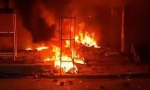 Hardoi में साड़ी की दुकान में भीषण आग, 60 लाख का नुकसान Hardoi में साड़ी की दुकान में भीषण आग, 60 लाख का नुकसान