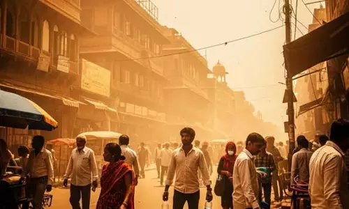 Delhi में लू का ‘रेड अलर्ट’, बारिश से राहत