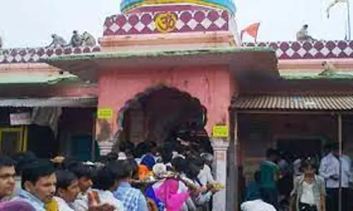 Ganesh Temple: बाघों के बीच बसा है यह अनोखा गणेश मंदिर, दर्शन के लिए चाहिए हिम्मत Ganesh Temple: बाघों के बीच बसा है यह अनोखा गणेश मंदिर, दर्शन के लिए चाहिए हिम्मत