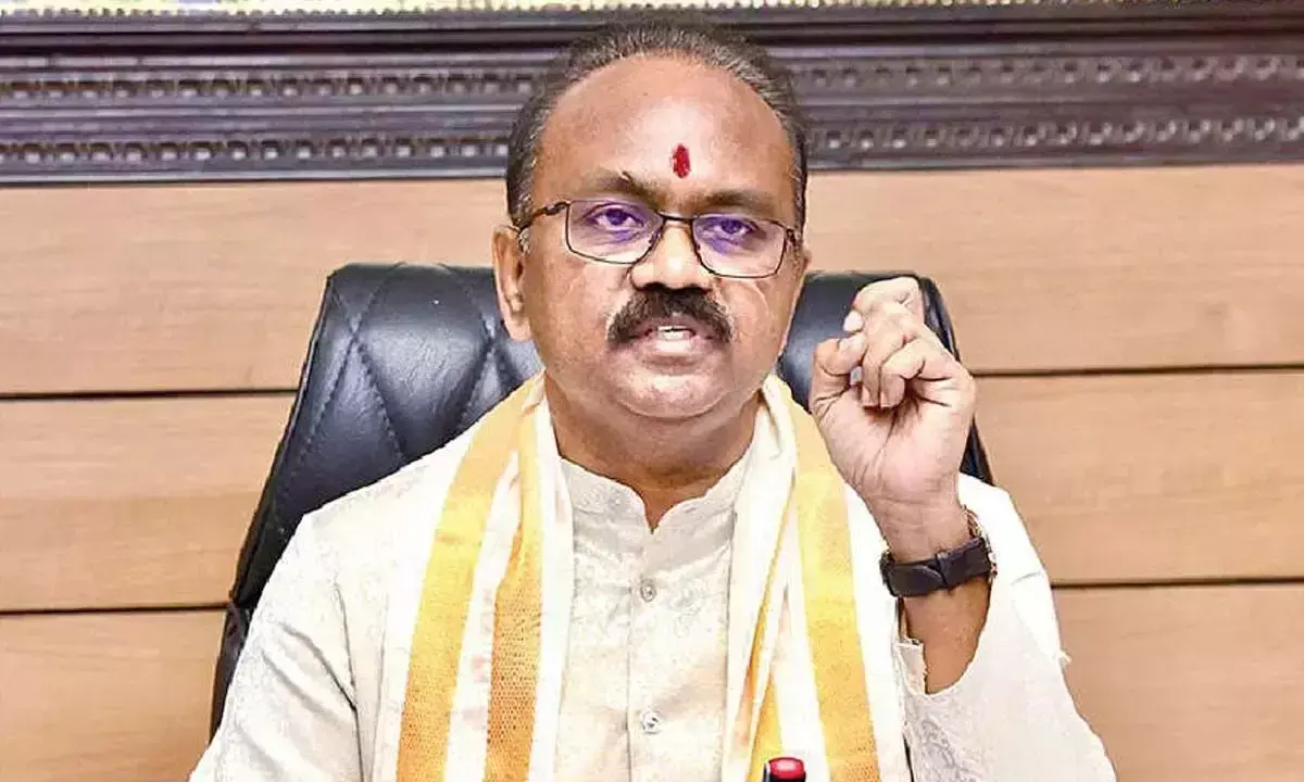TTD EO ने कर्मचारियों के मुद्दों के समय पर समाधान पर जोर दिया TTD EO ने कर्मचारियों के मुद्दों के समय पर समाधान पर जोर दिया