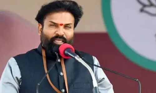Sriramulu ने वाल्मिकी कांड पर कांग्रेस सांसद, विधायकों के इस्तीफे की मांग की Sriramulu ने वाल्मिकी कांड पर कांग्रेस सांसद, विधायकों के इस्तीफे की मांग की