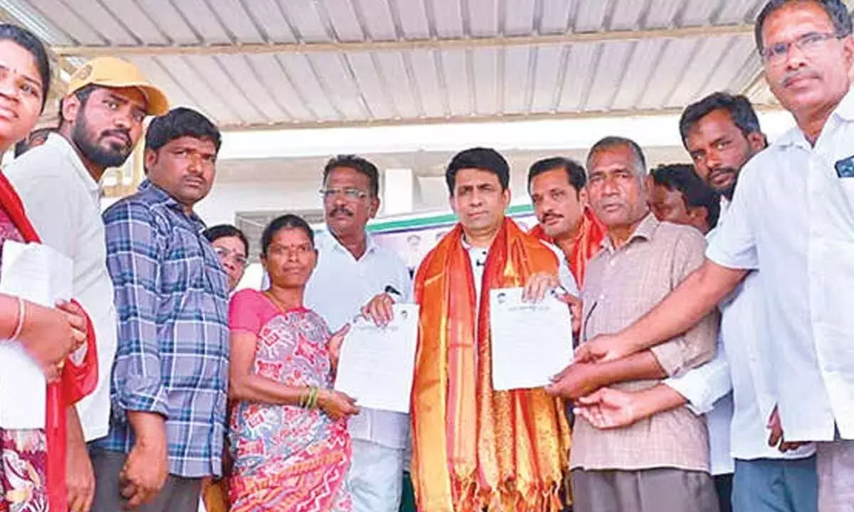 Telangana: इंदिराम्मा आवास स्वीकृति पत्र वितरित किए गए