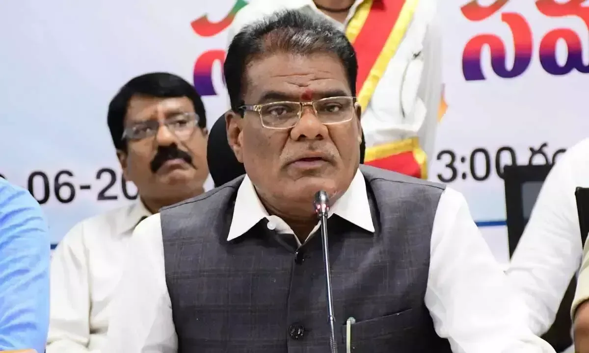 सुनिश्चित करें कि योजनाओं का धन अनुसूचित जातियों, जनजातियों तक सख्ती से पहुंचाया जाए