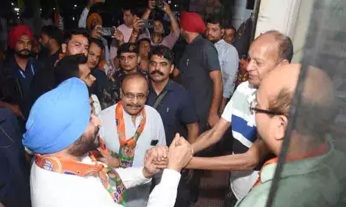 दोराहा ओवरब्रिज प्रोजेक्ट पर Ravneet Bittu ने पंजाब के सीएम मान को 48 घंटे का अल्टीमेटम दिया दोराहा ओवरब्रिज प्रोजेक्ट पर Ravneet Bittu ने पंजाब के सीएम मान को 48 घंटे का अल्टीमेटम दिया