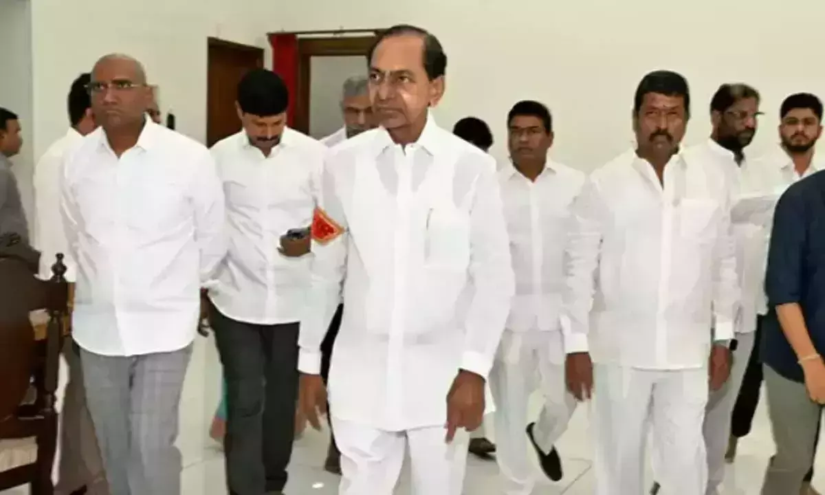 KCR एररावल्ली से हैदराबाद के लिए रवाना, कलेश्वरम आयोग के समक्ष होंगे पेश