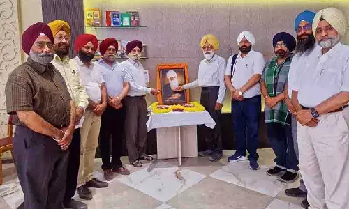 Amritsar: भाई वीर सिंह को पुण्यतिथि पर याद किया गया