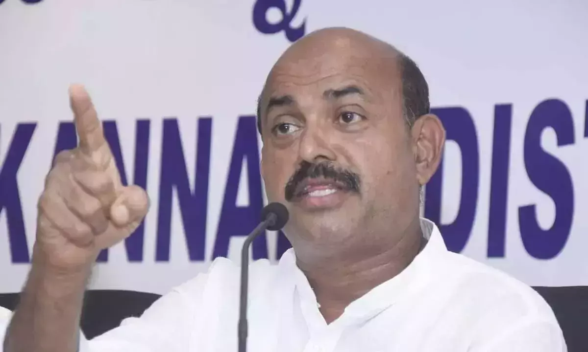 Karnataka के पूर्व विधायक पर बंदरगाह प्राधिकरण के अधिकारी के काम में बाधा डालने का मामला दर्ज