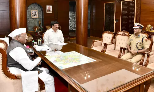 Jaipur: राज्यपाल से पुलिस महानिदेशक डॉ. मेहरड़ा ने की शिष्टाचार भेंट Jaipur: राज्यपाल से पुलिस महानिदेशक डॉ. मेहरड़ा ने की शिष्टाचार भेंट