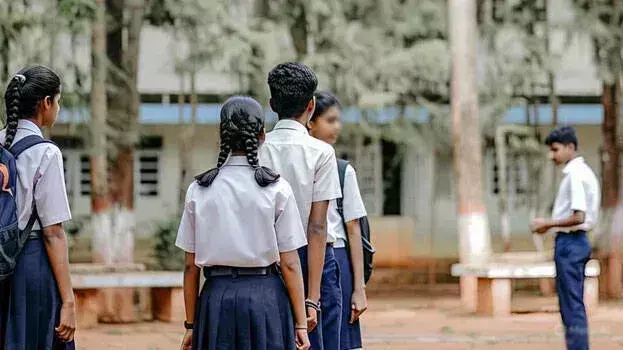 KERALA: राज्य में हाई स्कूल का कार्य समय 30 मिनट बढ़ाया गया