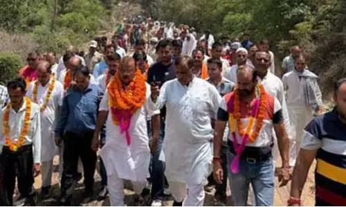 Jammu: गंगा ने गांव संगर में सड़क निर्माण कार्य का उद्घाटन किया Jammu: गंगा ने गांव संगर में सड़क निर्माण कार्य का उद्घाटन किया