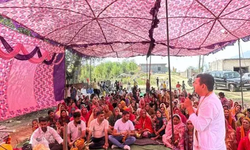 Jammu: मिंधल माता छड़ी यात्रा को हरी झंडी दिखाकर रवाना किया