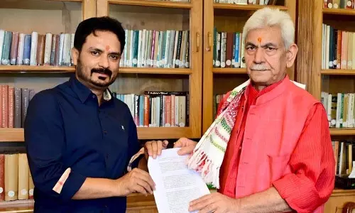 Jammu: अभिजीत जसरोटिया ने एलजी से मुलाकात की