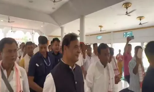 असम के CM हिमंत बिस्वा सरमा ने दरांग में खटारा सत्र का किया दौरा असम के CM हिमंत बिस्वा सरमा ने दरांग में खटारा सत्र का किया दौरा