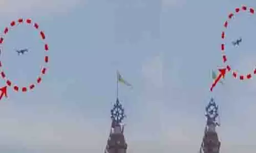 स्नान पूर्णिमा पर कड़ी सुरक्षा के बीच पुरी जगन्नाथ मंदिर के ऊपर अवैध ड्रोन उड़ा स्नान पूर्णिमा पर कड़ी सुरक्षा के बीच पुरी जगन्नाथ मंदिर के ऊपर अवैध ड्रोन उड़ा