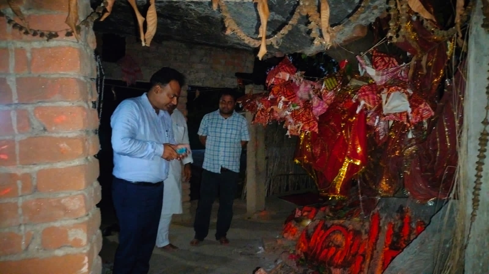 DM ने किया सूर्यगढ़ा प्रखंड स्थित पुरातात्विक स्थल खखराडीह का अवलोकन