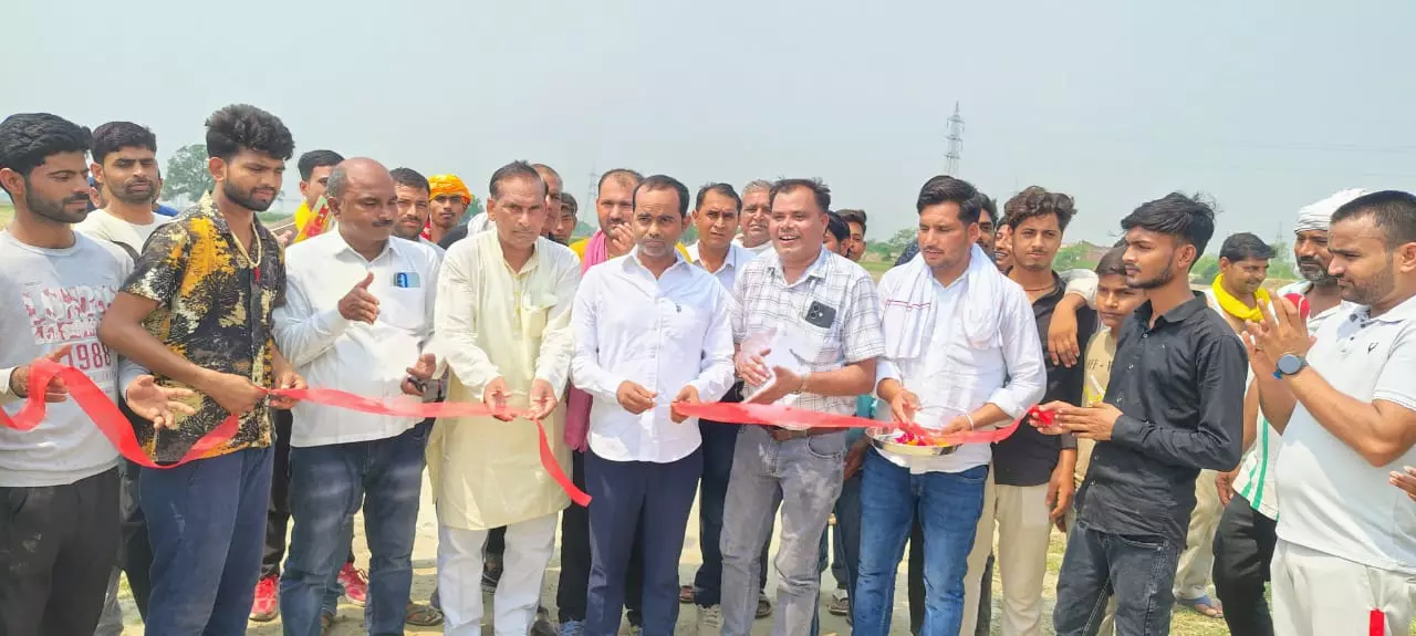 Saifai: मनोज यादव ने क्रिकेट टूर्नामेंट का किया उद्घाटन, युवाओं से जुड़ने की पहल Saifai: मनोज यादव ने क्रिकेट टूर्नामेंट का किया उद्घाटन, युवाओं से जुड़ने की पहल
