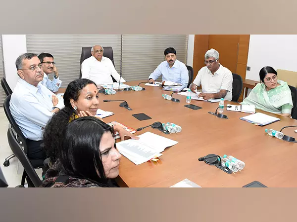Gujarat CM ने मानसून की स्थिति के लिए राज्य विभागों की तैयारियों की समीक्षा की Gujarat CM ने मानसून की स्थिति के लिए राज्य विभागों की तैयारियों की समीक्षा की