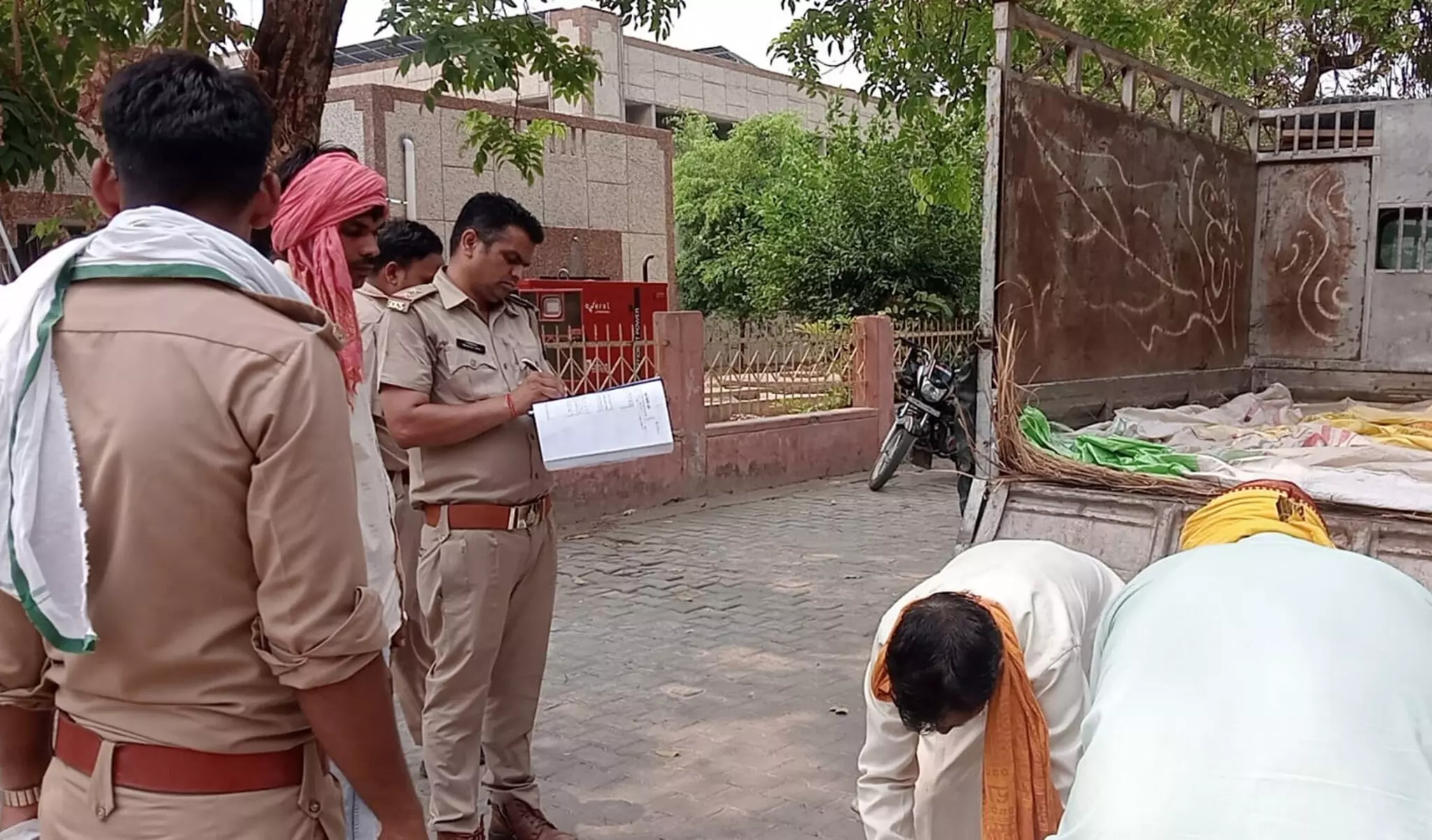 Farrukhabad: उम्रकैद की सजा भुगत रहे पूर्व कांस्टेबल की मौत Farrukhabad: उम्रकैद की सजा भुगत रहे पूर्व कांस्टेबल की मौत